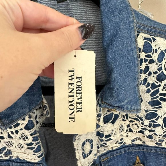 FOREVER‎ 21 BOTTON DOWN DENIM VEST- SIZE M - Picture 4 of 4